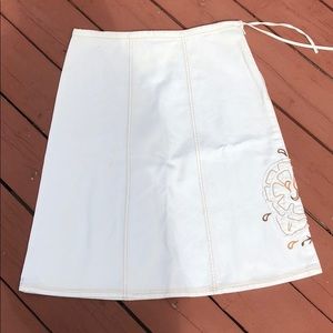 NWOT PRANA CREAM CORDUROY SKIRT WITH EMBROIDERY, M